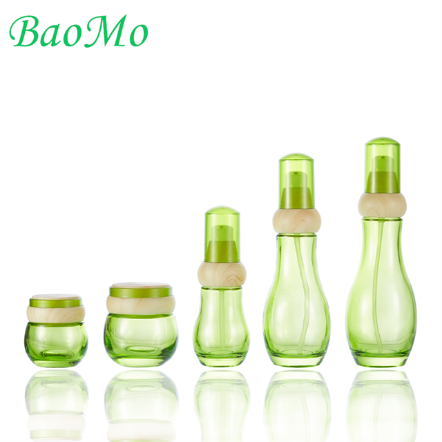 Electroplating Green Cosmetic Glass Bottle With Bamboo Lids